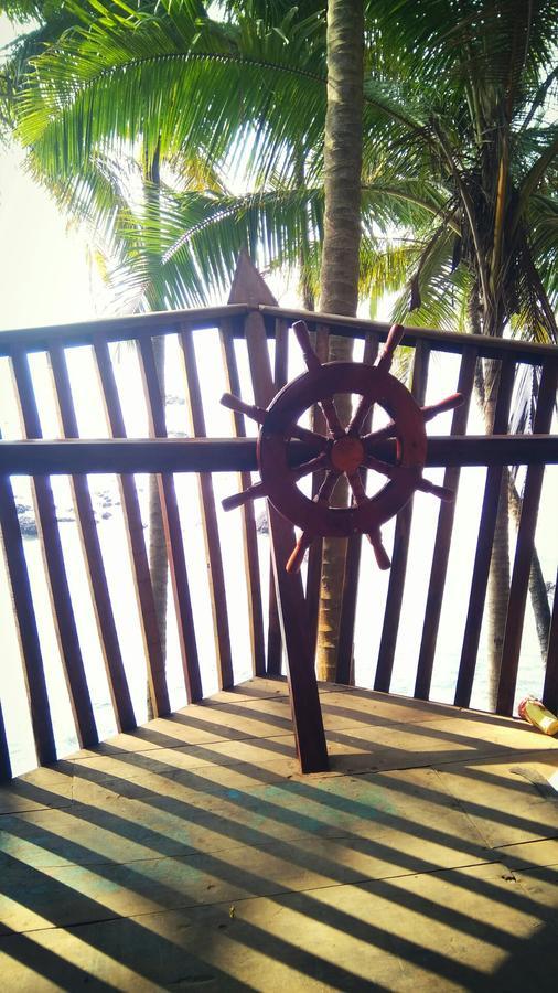 Belantara Beach Front Hotel Vengurla Kültér fotó