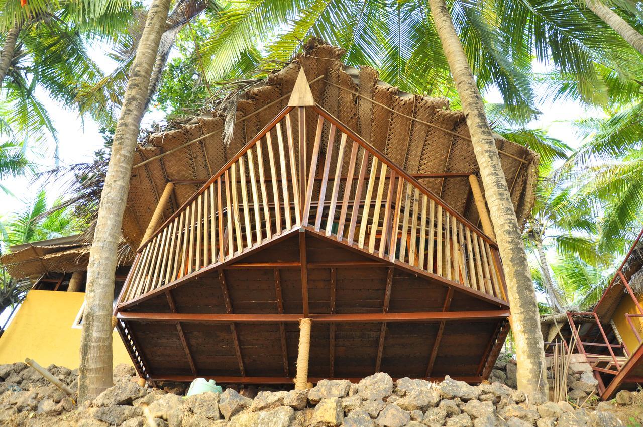 Belantara Beach Front Hotel Vengurla Kültér fotó